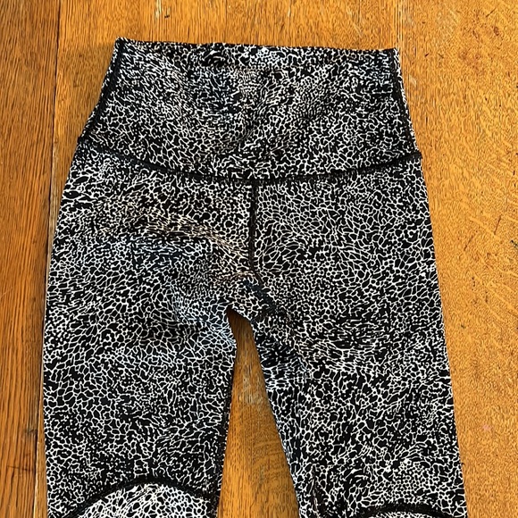 Lululemon leggings - like new - Picture 5 of 5
